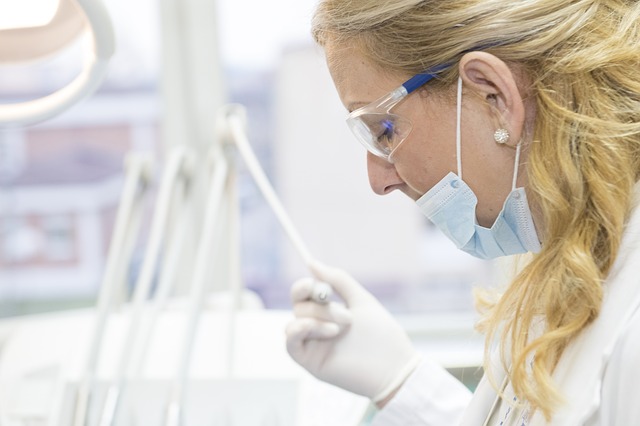 Doctor in mask in laboratory