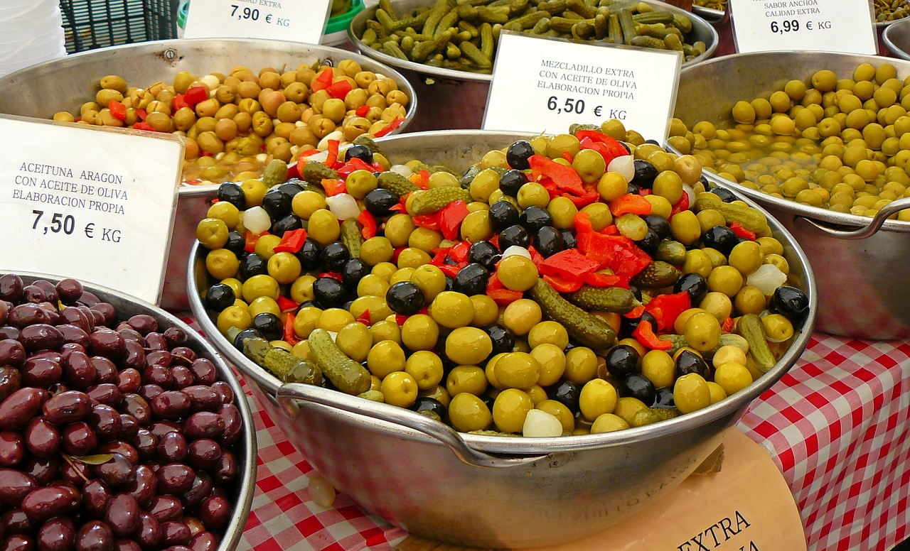 Bowls of olives with price tags